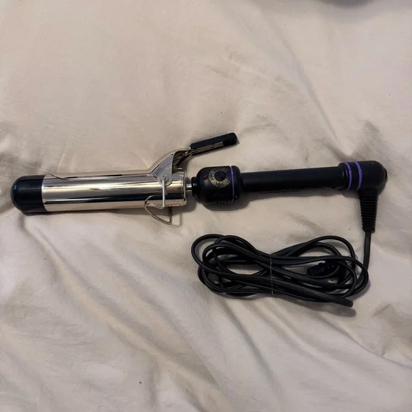 Hot tools 1.5” curling iron like new - Picture 2 of 4